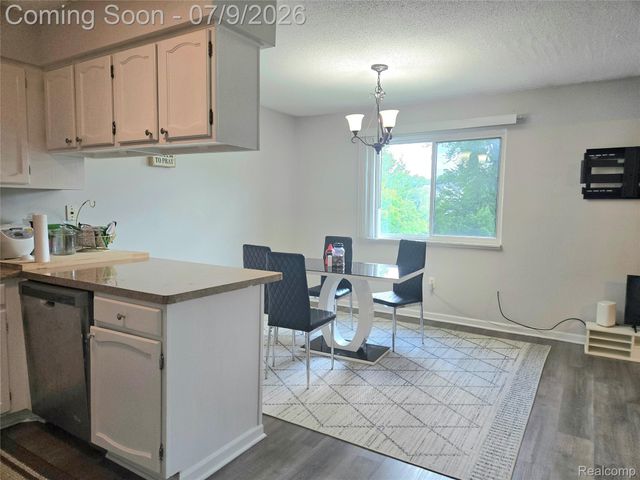 5251 Highland Road 214, Waterford Charter Township, MI 48327