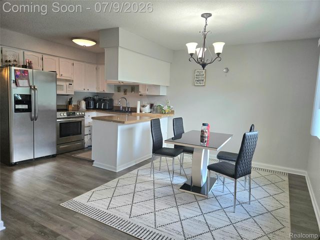 5251 Highland Road 214, Waterford Charter Township, MI 48327