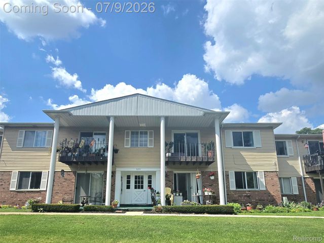 5251 Highland Road 214, Waterford Charter Township, MI 48327