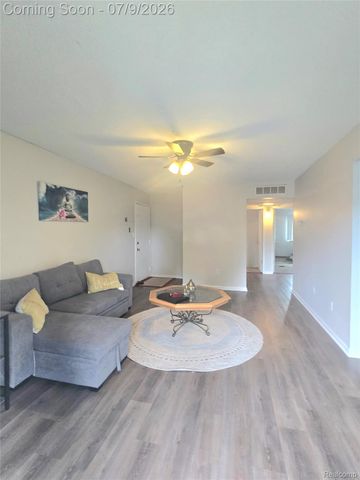 5251 Highland Road 214, Waterford Charter Township, MI 48327