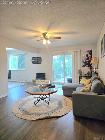 5251 Highland Road 214, Waterford Charter Township, MI 48327