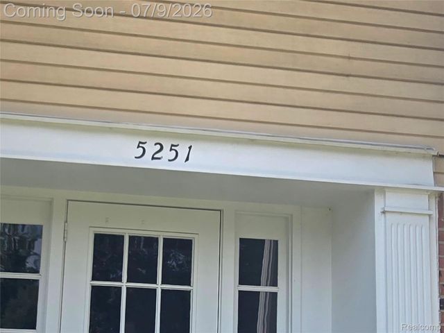 5251 Highland Road 214, Waterford Charter Township, MI 48327