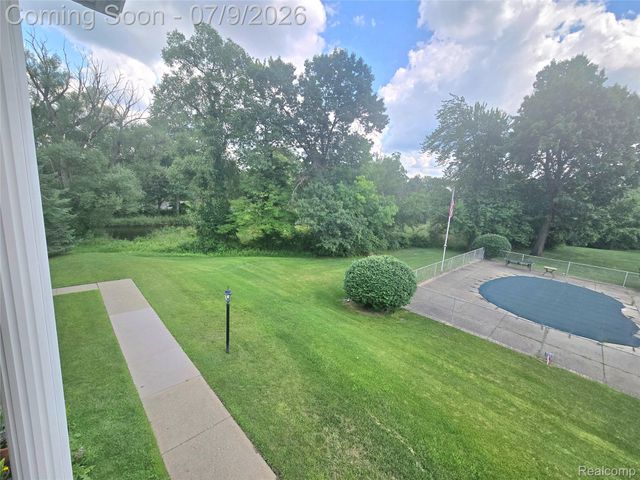 5251 Highland Road 214, Waterford Charter Township, MI 48327