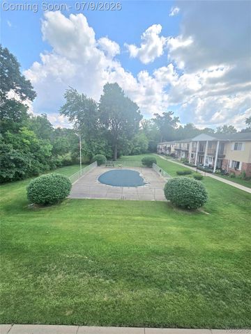 5251 Highland Road 214, Waterford Charter Township, MI 48327