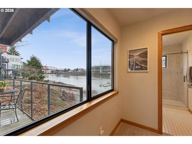 620 Nw NAITO Pkwy B7, Portland, OR 97209