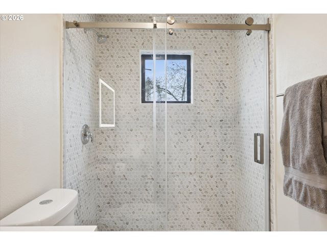 620 Nw NAITO Pkwy B7, Portland, OR 97209