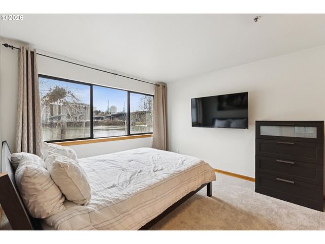 620 Nw NAITO Pkwy B7, Portland, OR 97209