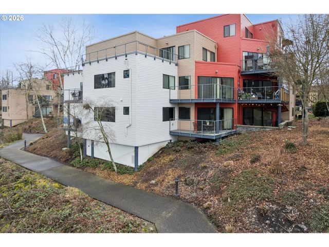 620 Nw NAITO Pkwy B7, Portland, OR 97209