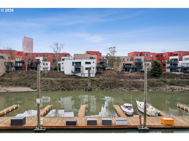 620 Nw NAITO Pkwy B7, Portland, OR 97209