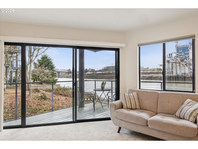 620 Nw NAITO Pkwy B7, Portland, OR 97209