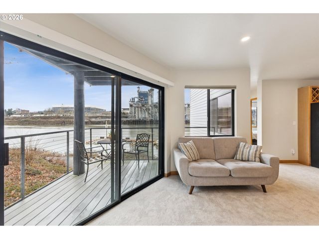 620 Nw NAITO Pkwy B7, Portland, OR 97209