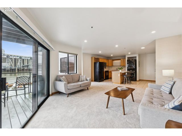 620 Nw NAITO Pkwy B7, Portland, OR 97209