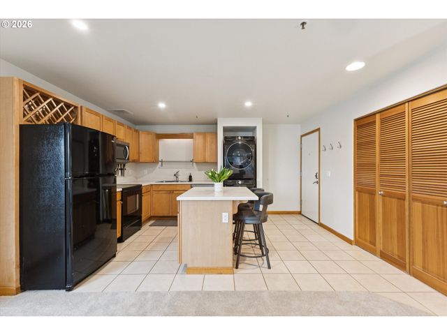 620 Nw NAITO Pkwy B7, Portland, OR 97209