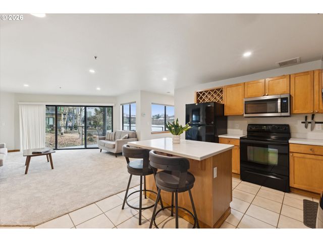 620 Nw NAITO Pkwy B7, Portland, OR 97209