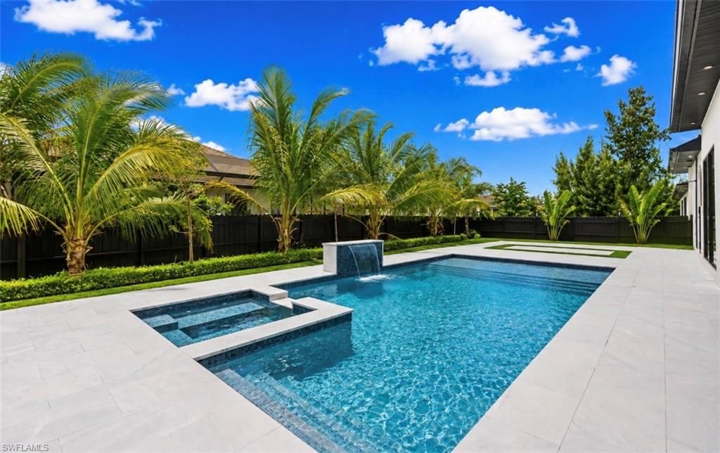 Image 40 of property listing at 3702 ceitus PKWY, Cape Coral, FL 33991