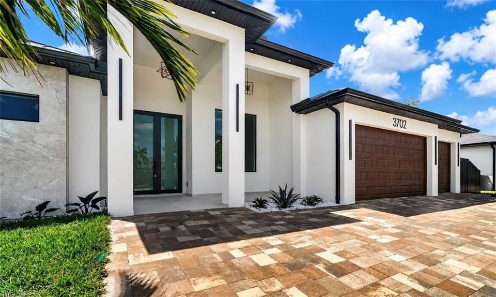 Image 5 of property listing at 3702 ceitus PKWY, Cape Coral, FL 33991