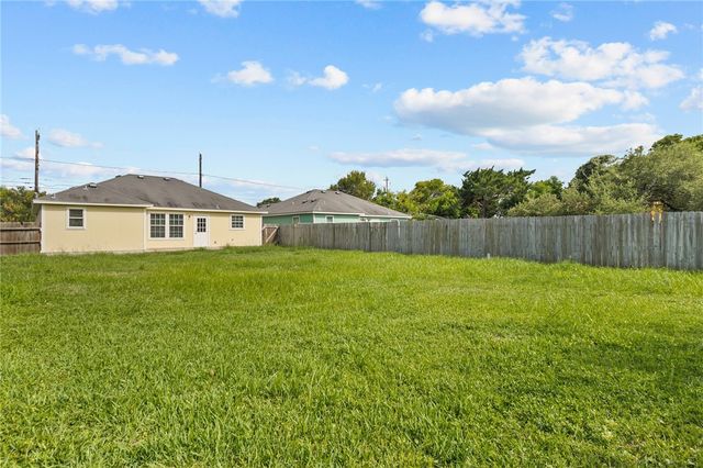 534 Military Dr, Corpus Christi, TX 78418