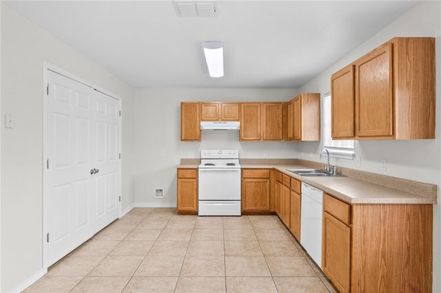 534 Military Dr, Corpus Christi, TX 78418