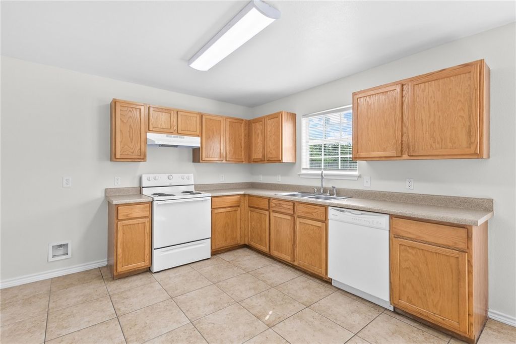 534 Military Dr, Corpus Christi, TX 78418 — photo 5
