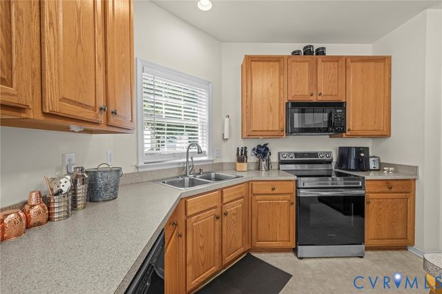 7632 Old Track Ln, Mechanicsville, VA 23111