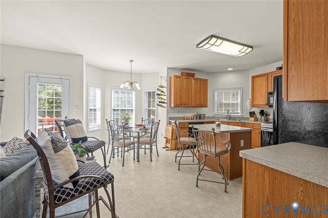 7632 Old Track Ln, Mechanicsville, VA 23111