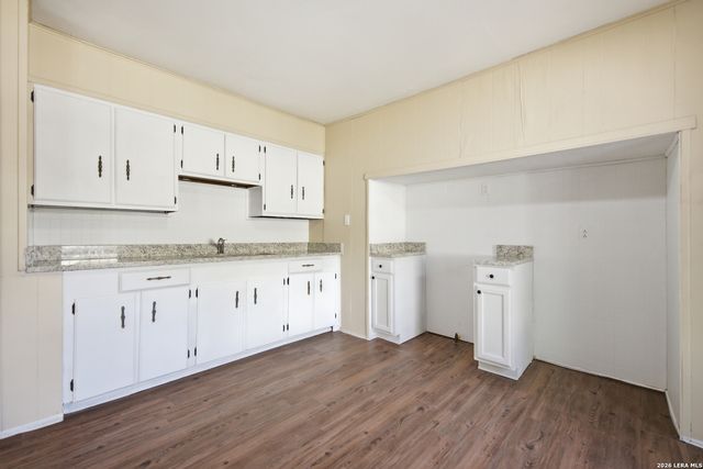 1820 E Highland, San Antonio, TX 78210