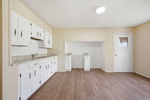 1820 E Highland, San Antonio, TX 78210