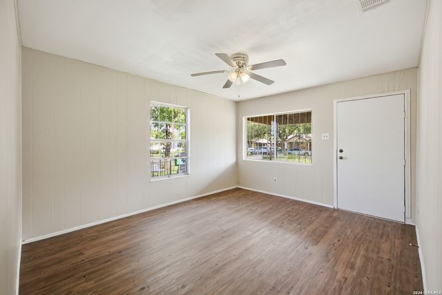 1820 E Highland, San Antonio, TX 78210