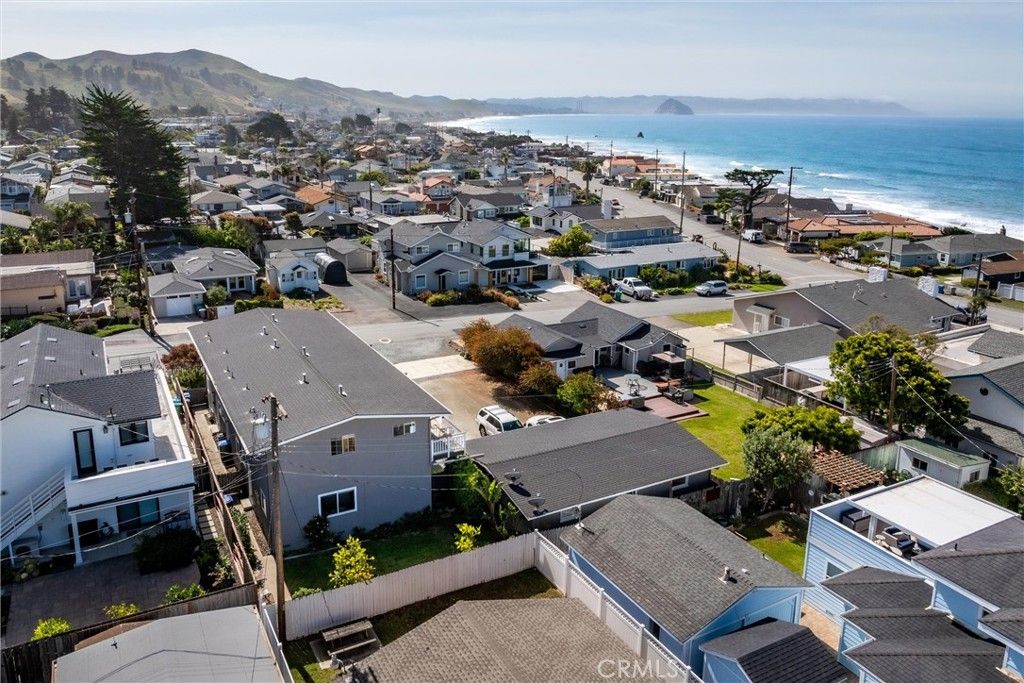 Image 4 of property listing at 31 8th Street, Cayucos, CA 93430