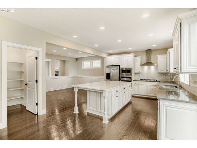 2162 SATTER St, West Linn, OR 97068