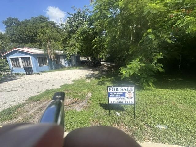 12040 W Dixie Highway, North Miami, FL 33161