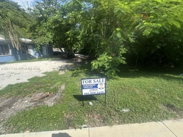 12040 W Dixie Highway, North Miami, FL 33161