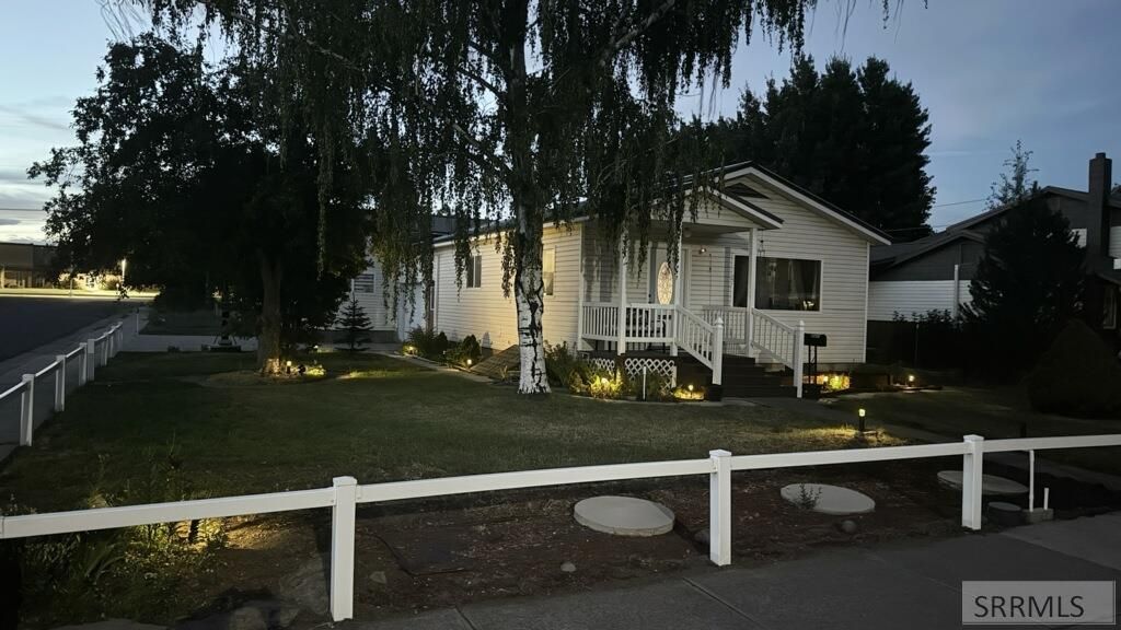 307 E 3rd N, St Anthony, ID 83445