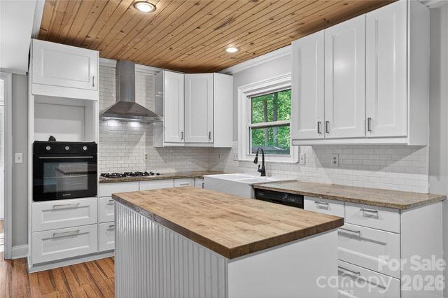 7942 Surreywood Place, Charlotte, NC 28270