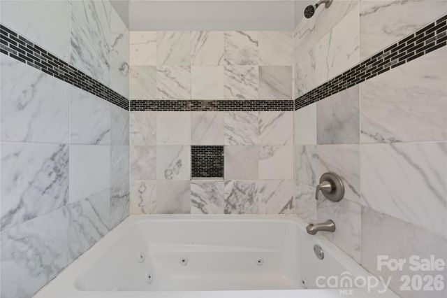 7942 Surreywood Place, Charlotte, NC 28270