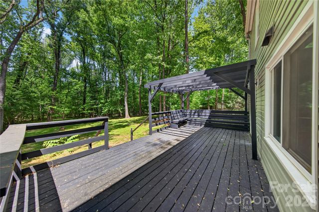 7942 Surreywood Place, Charlotte, NC 28270