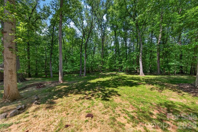 7942 Surreywood Place, Charlotte, NC 28270