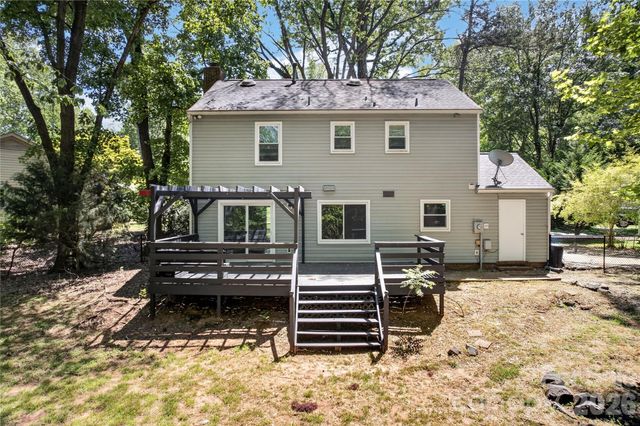 7942 Surreywood Place, Charlotte, NC 28270