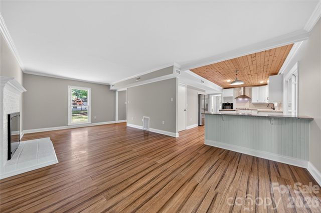 7942 Surreywood Place, Charlotte, NC 28270