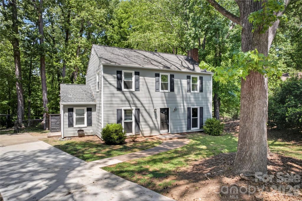 7942 Surreywood Place, Charlotte, NC 28270
