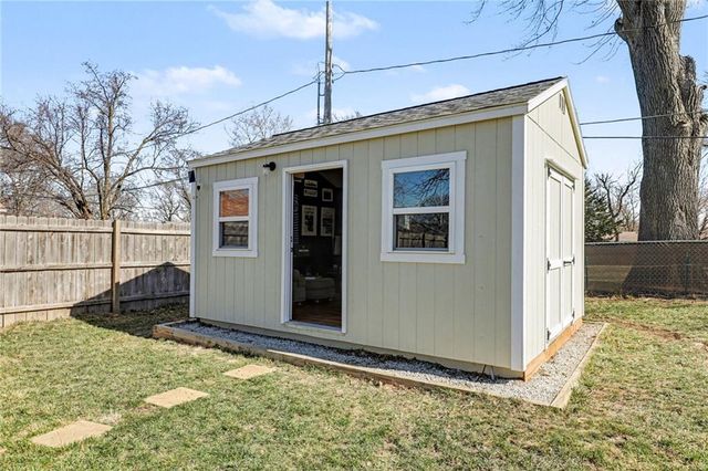 7911 Antioch Road, Overland Park, KS 66204