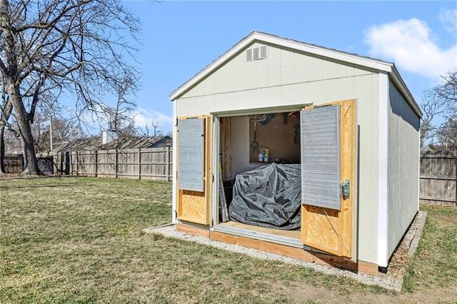 7911 Antioch Road, Overland Park, KS 66204