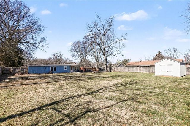 7911 Antioch Road, Overland Park, KS 66204