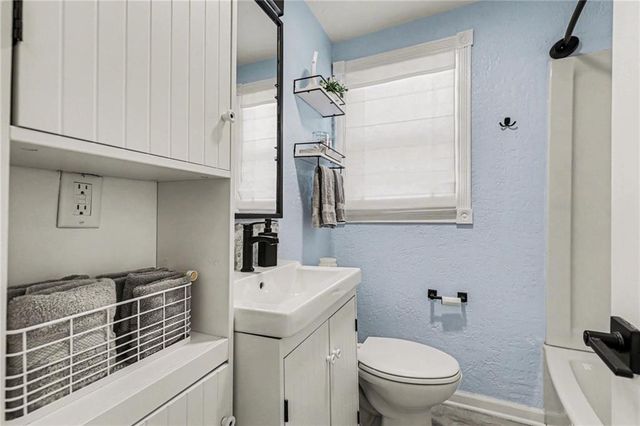 7911 Antioch Road, Overland Park, KS 66204