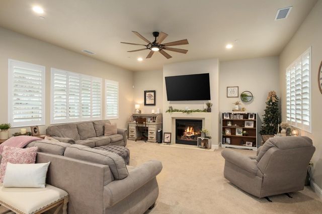 2047 Menlo Avenue, Clovis, CA 93611