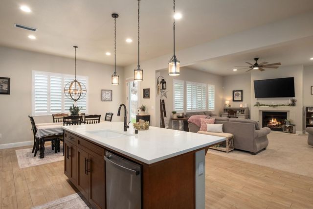 2047 Menlo Avenue, Clovis, CA 93611