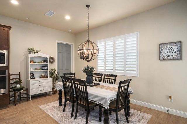 2047 Menlo Avenue, Clovis, CA 93611