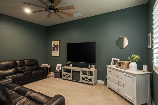 2047 Menlo Avenue, Clovis, CA 93611