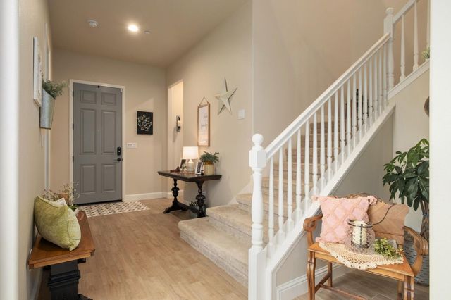 2047 Menlo Avenue, Clovis, CA 93611