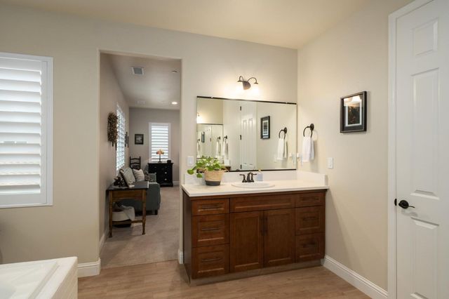 2047 Menlo Avenue, Clovis, CA 93611